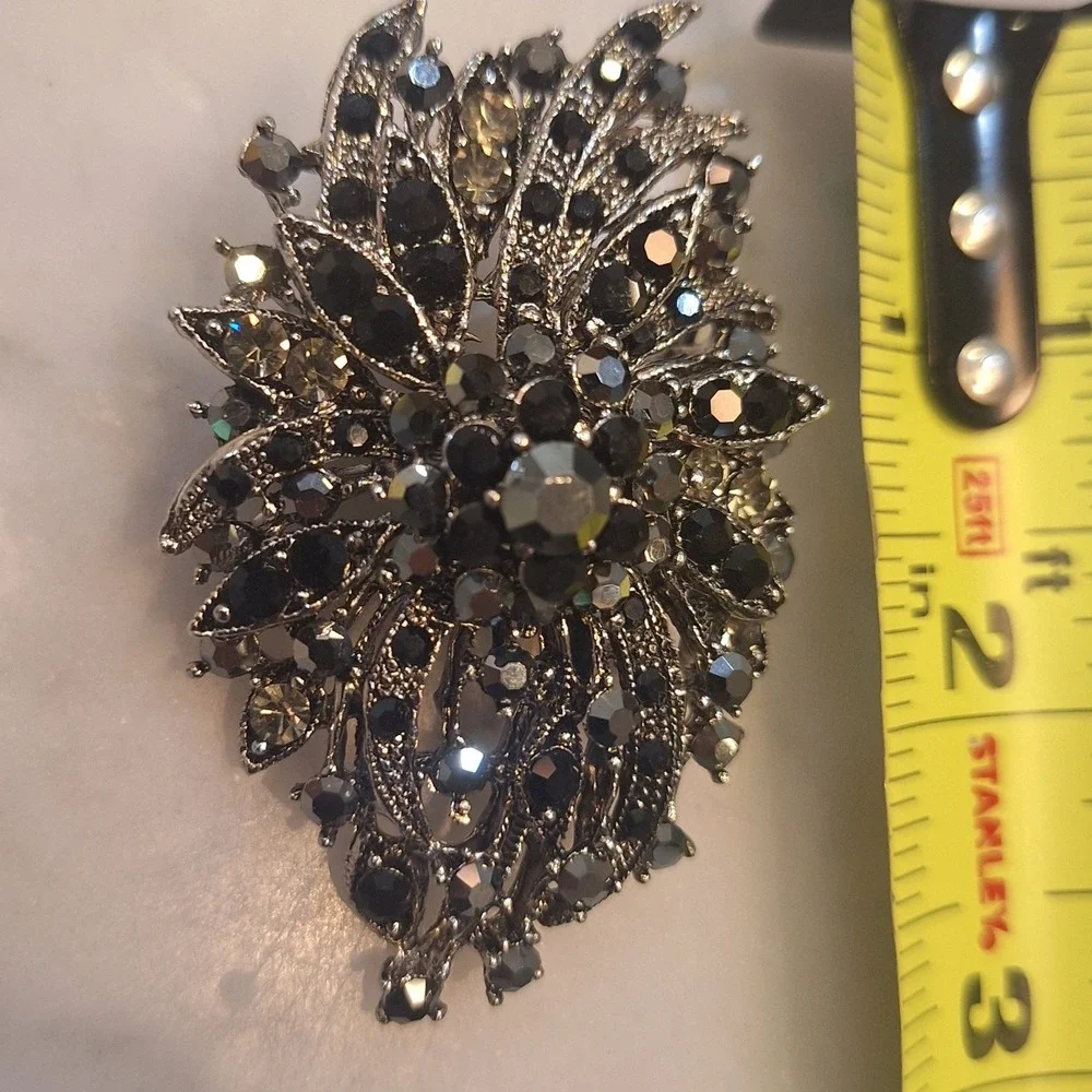 N/A vintage brooch